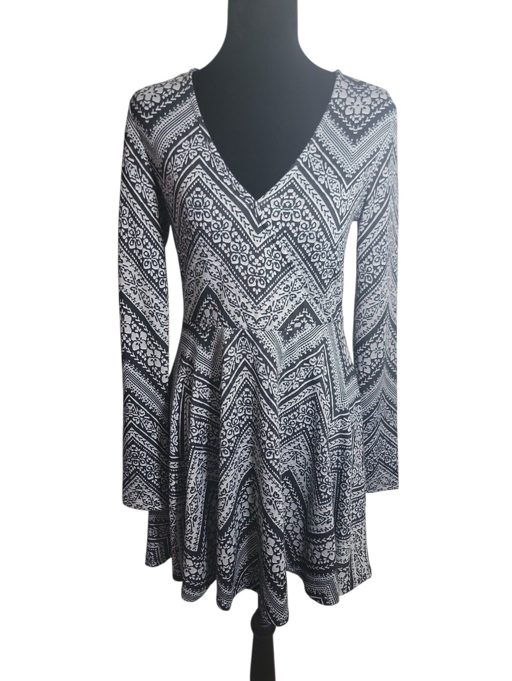 Prince & Fox black gray aztec, chervon stripe v neck long sleeve dress size M
